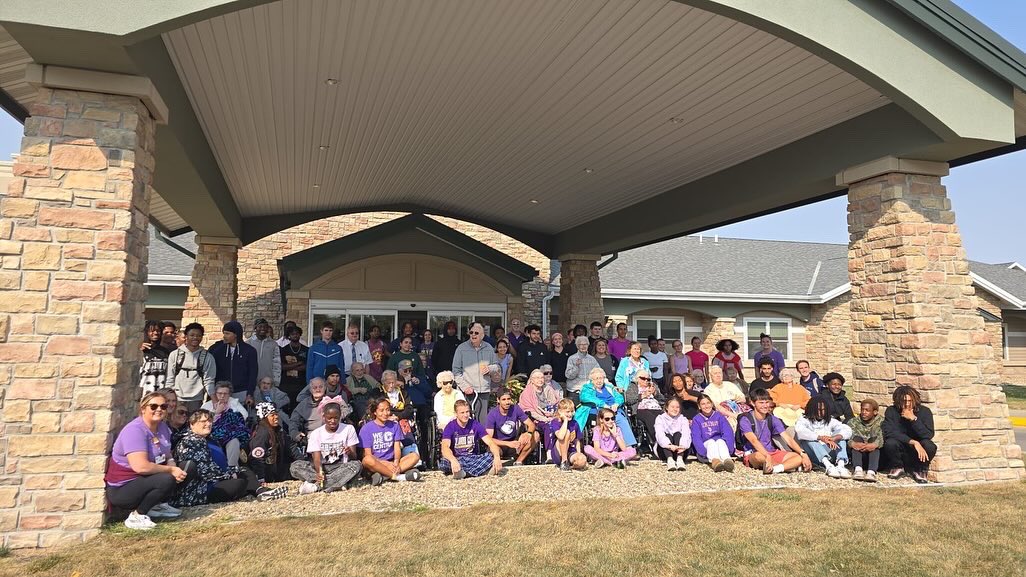 IC_XCTF's tweet photo. 🚨Tritons in the Community🚨

Yesterday our Cross Country &amp; Track &amp; Field teams joined our friends over at Friendship Haven for Alzheimer’s Awareness walk. #icxctf https://t.co/UlXSiZgLam