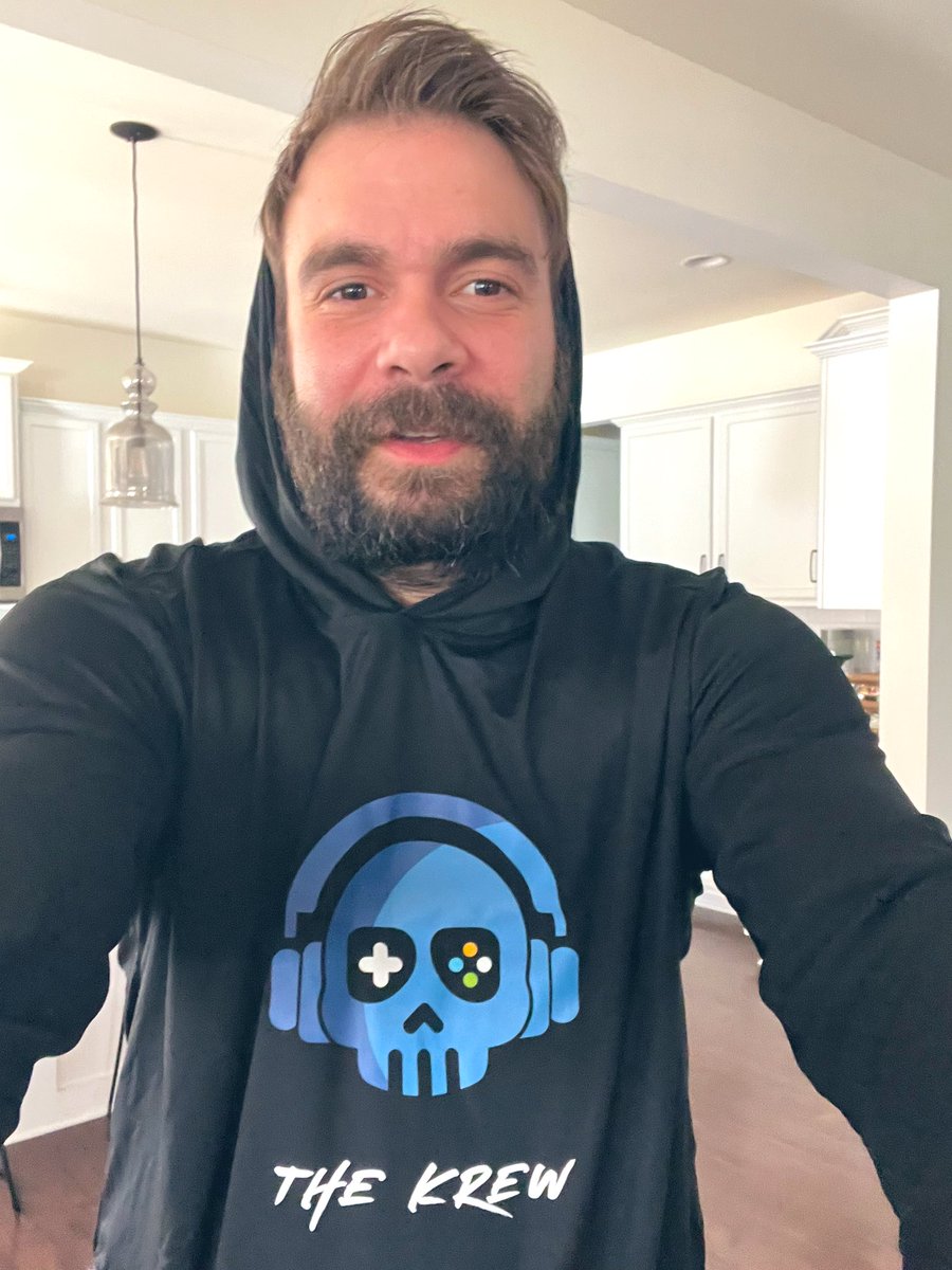 The_One_Twan's tweet photo. HUGE SHOUTOUT to @TheKrewwww for some FRESHHHHH gear!!! This thin material sweatshirt is gunna be perfect for Fall coming up. #WeTheKrew #CoDFam https://t.co/AMjrBbcXxa