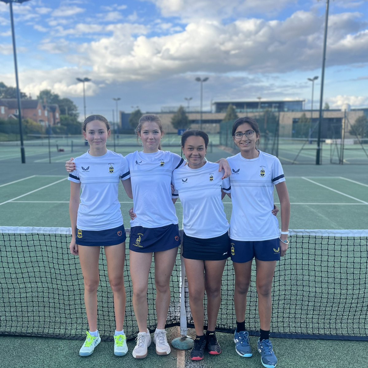 ReptonTennis's tweet image. A great afternoon on court with both U15 teams coming through tough national qualifying matches against Bromsgrove to reach the last 16 schools in the country. Well done to all involved! 👊🎾