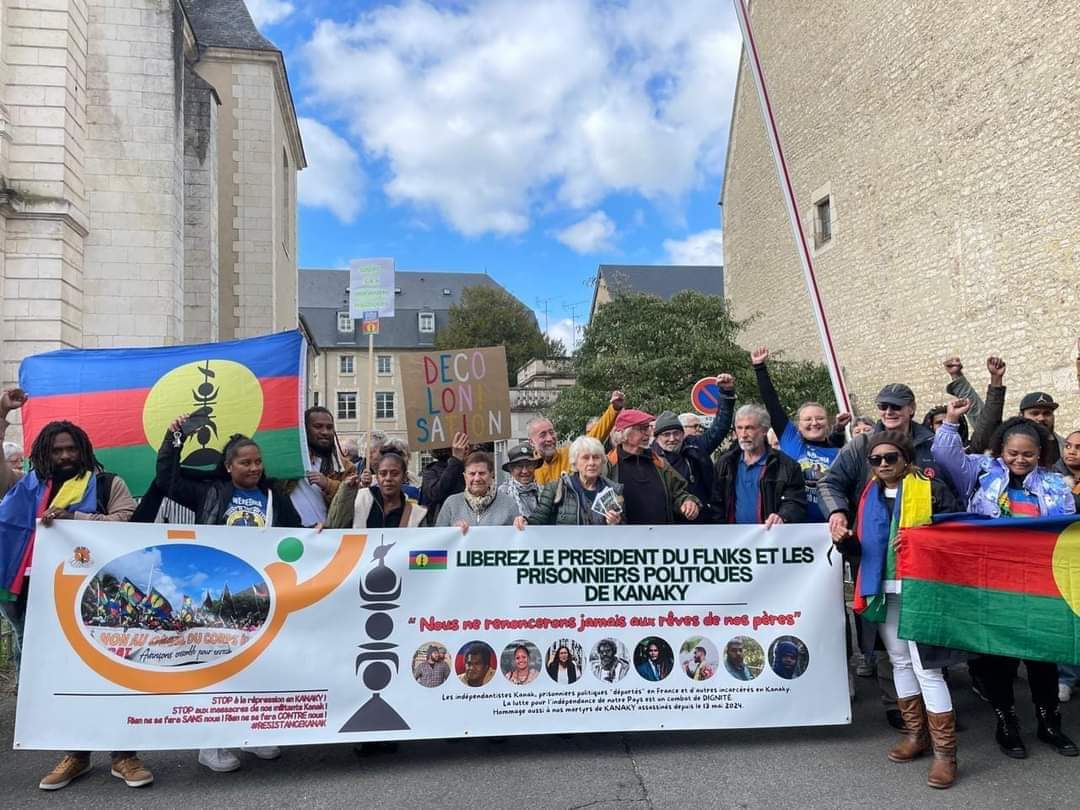 Solidarité Kanaky 
Guillaume fils de Kanaky tes frères et sœurs sont là pour toi. 
Soutien indéfectible à nos prisonniers politiques 
La lutte continue ✊️ 🇳🇨 MKF Mouvement Kanak en France