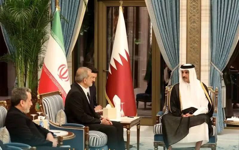 araghchi's tweet photo. Delighted to be in Doha for important engagement.
- In @drpezeshkian's 1st trip to Qatar, meeting Amir & PM + KSA FM + Hamas
- On sidelines of ACD, 1st Iran-GCC informal FM-level gathering
Message: Our neighbors are our priority—#StrongRegion our goal—#Dialogue is a must. https://t.co/9ofEfThy0v