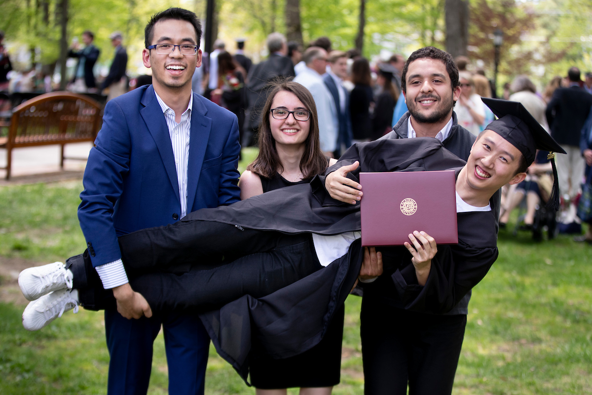 BatesCollege's tweet photo. Test optional at Bates turns 40!
On Oct. 1, 1984, Bates became one of the first colleges to make SAT scores optional for admission, positioning itself as a leader in rethinking standardized testing and making the college-admission process more equitable.
#MoreThanYourScore #tbt https://t.co/eFfhf6HvxS