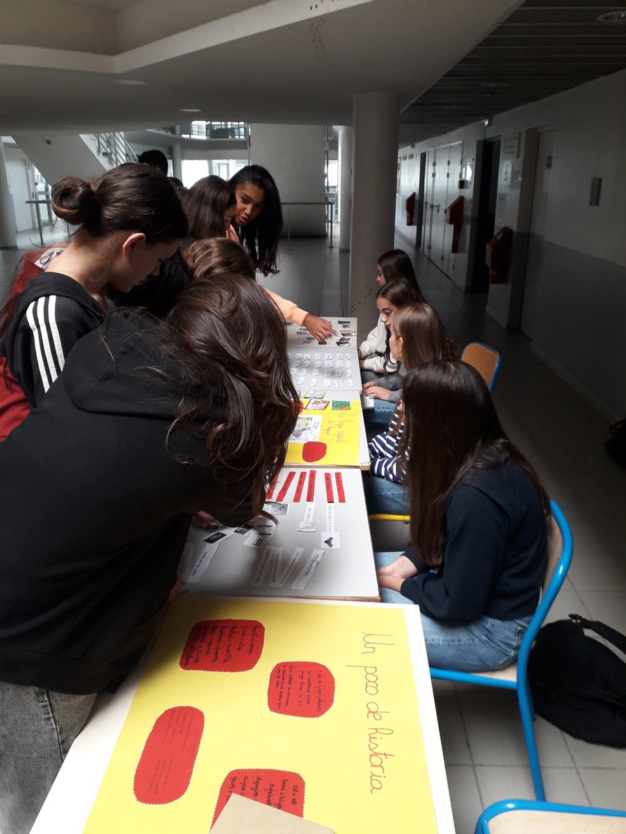RFlk_HG's tweet photo. Journée européenne des langues au #LycéeValdeSaône par les élèves de section euro anglais, allemand, italien et espagnol ! #coeEDL 🇪🇺 https://t.co/OjKPuMJqrZ