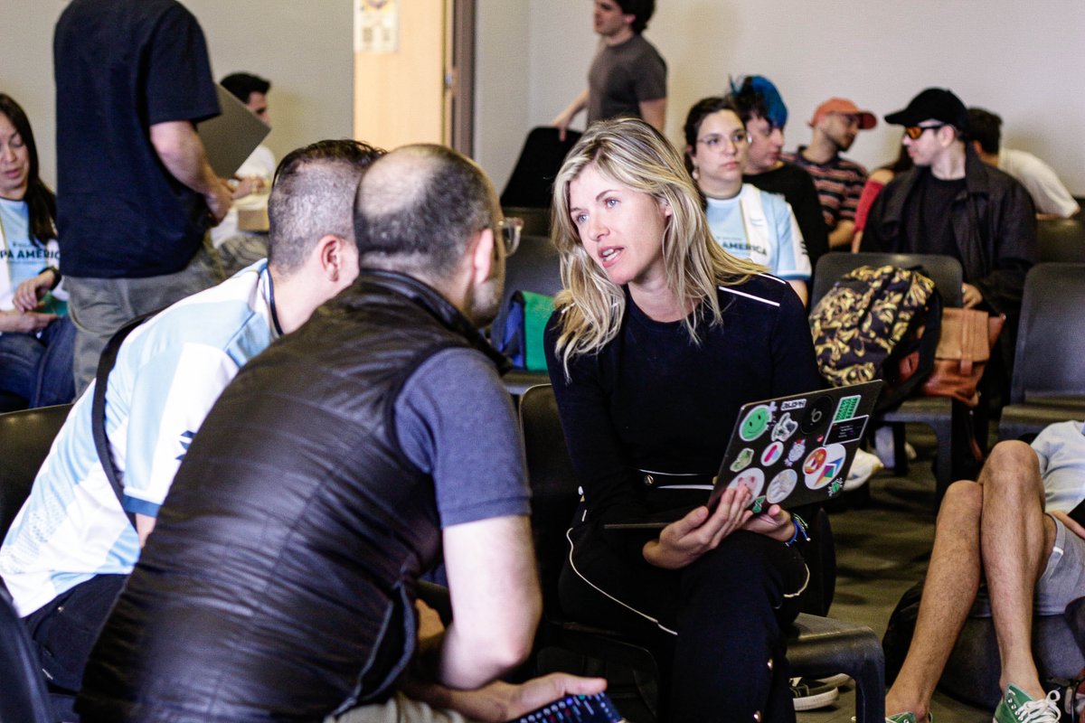 HannaSchiuma's tweet photo. Ayer tuvimos la final prep para la #CopaSol, nuestra competencia de startups, en casa 🫶 @crecimientoar  Pitchearon 16 equipos, muy buenos proyectos! Vamos Argentina 🇦🇷🇦🇷🇦🇷🏆🏆🏆 A mostrar el talento builder local en la Copa América y en Radar, el hackathon global de @solana https://t.co/Pkks8o2Qq2