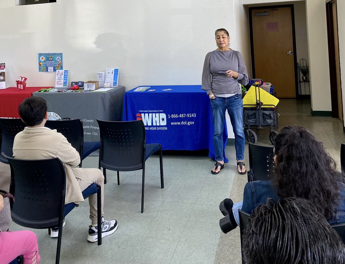 ConsulMexAlb's tweet image. #ProtecciónConsular #ProtecciónPreventiva

En @ConsulMexAlb nos acompañó Patricia
Chávez del @WHD_DOL @USDOL 
con una mesa informativa para atender preguntas o quejas sobre horas y salarios en el trabajo.

#ConoceTusDerechos
WAGE AND HOUR DIVISION

Recuerde que en el Departamento