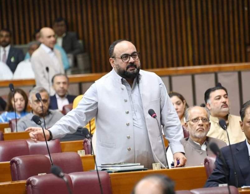 Maria_Siddiqui8's tweet photo. خواجہ اظہار الحسن کا قائمہ کمیٹی برائے داخلہ کے اجلاس میں سٹیزن شپ ایکٹ ترمیمی بل پر اظہارِ خیال
دوہری ہجرت کرنے کا اعزاز رکھنے والوں کی تیسری نسل کراچی شہر میں پروان چڑھ رہی ہے مگر بنیادی انسانی حقوق یہاں تک کہ ضروری شناختی دستاویزات تک سے محروم
#MQMPakistan @IzharulHassan https://t.co/OtgLVMeiHZ