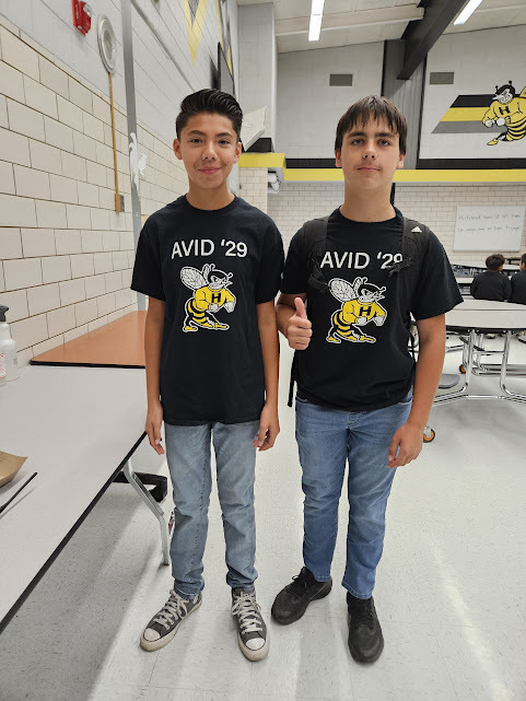 HarvardJrHigh's tweet photo. #twinday #harvardrising #jrhornetsrising #cusd50 @cusd50 @HarvardD50 #HJH
HJH https://t.co/wkjaKNQ0y3