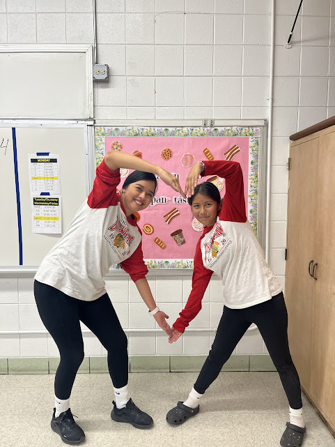 HarvardJrHigh's tweet photo. #twinday #harvardrising #jrhornetsrising #cusd50 @cusd50 @HarvardD50 #HJH
HJH https://t.co/wkjaKNQ0y3