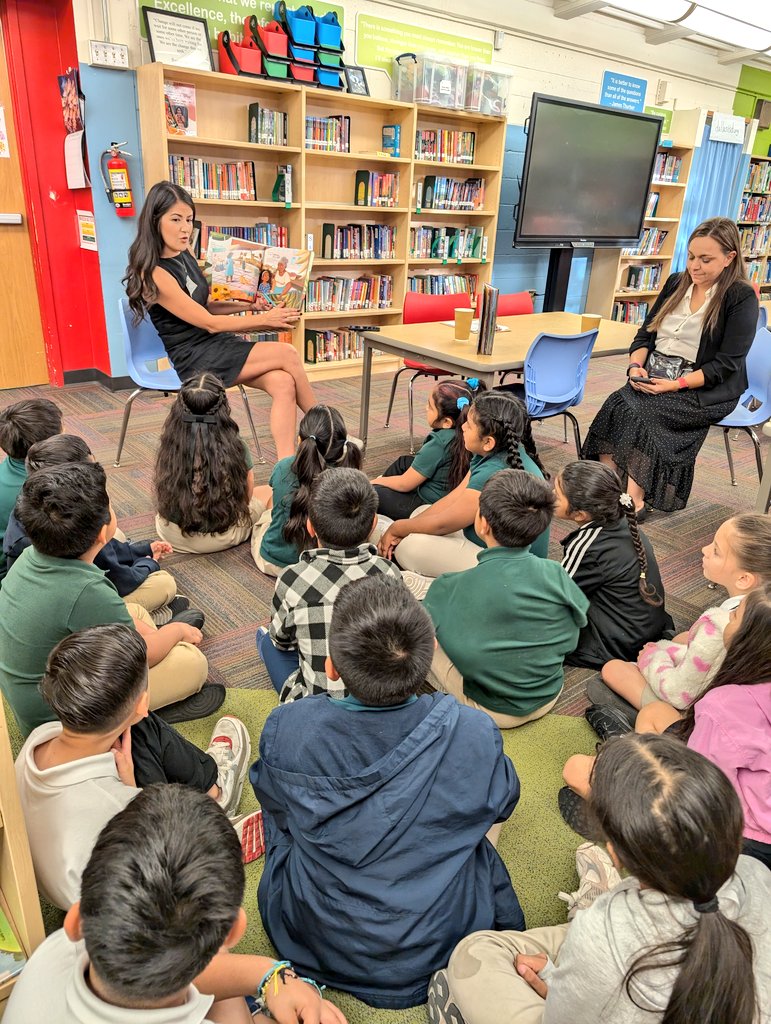 Poonam Patel (@mspatellibrary) on Twitter photo A big thank you to Ms. Reyes for being our Principal for a Day and a fantastic guest reader at <a href="/CasaViewES/">Casa View Elementary</a> library! Your enthusiasm for stories and platanos made reading even more magical! β¨ <a href="/DISD_Libraries/">Dallas ISD Libraries</a> A big thank you to Ms. Reyes for being our Principal for a Day and a fantastic guest reader at <a href="/CasaViewES/">Casa View Elementary</a> library! Your enthusiasm for stories and platanos made reading even more magical! β¨ <a href="/DISD_Libraries/">Dallas ISD Libraries</a>