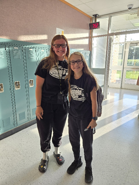 HarvardJrHigh's tweet photo. So MANY sets of twins today! Homecoming Day 4- 2024!

#harvardrising #jrhornetsrising #cusd50 @cusd50 @HarvardD50 #HJH https://t.co/5M2qUhAMW1