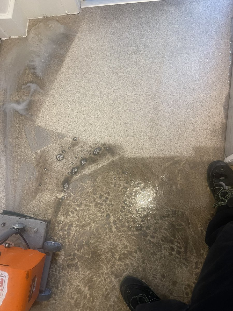 LightfootClean's tweet photo. #NWalesHour
Bit of hard floor cleaning this week for @LightfootClean https://t.co/Nj1V9s76d0