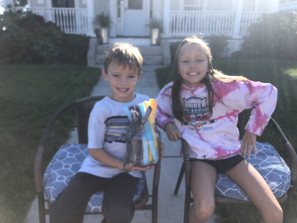 PortsmouthHS_RI's tweet photo. Shout out to the Zell family for passing out freeze pops to our 1sr place 🥇 PHS XC team after their run this afternoon! #Redisthebest #PatriotPride🇺🇸 https://t.co/kccfOL6P5l