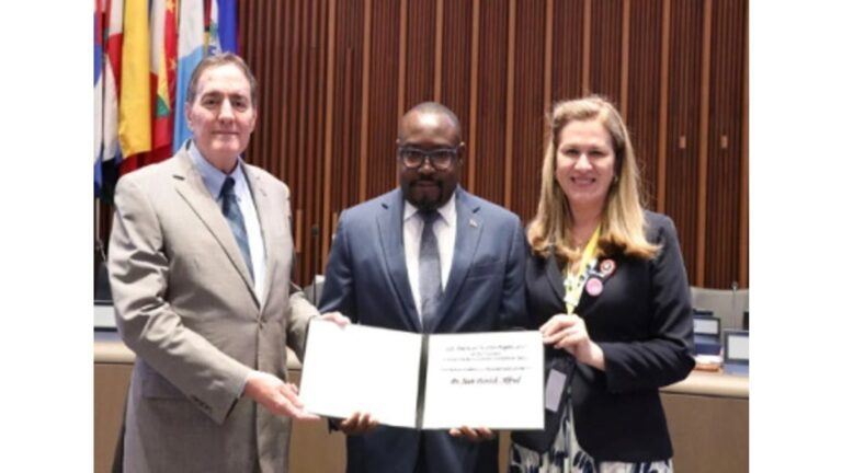 caribbeannewsuk's tweet photo. #HAITI: Dr. Jean-Patrick Alfred has been honored with the PAHO Award for Management and Leadership in Health Services 2024, recognizing his significant contributions to Haiti’s healthcare system. https://t.co/d49kNUByq4