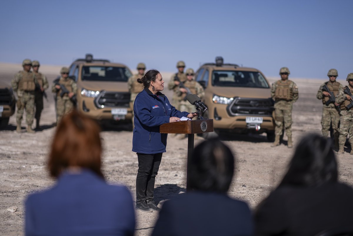 min_interior's tweet photo. Contemplan una inversión de $560 millones, financiados por el Ministerio del Interior a través del Sistema Integrado de Frontera, #Sifron.
"Chile va a tener condiciones para cuidar la frontera de nuestro territorio que nunca antes habíamos tenido", señaló la ministra Tohá. https://t.co/OHGryikTrR