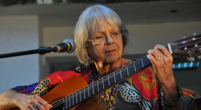 Equipo8DeEnero's tweet photo. A los noventa años ha muerto la gran compositora, cantante, guitarrista y crítica, Premio Nacional de la Música.

Marta Valdés era, desde hace mucho, un icono de la música cubana.
La #cultura esta de luto. https://t.co/MZTkh0Du0J