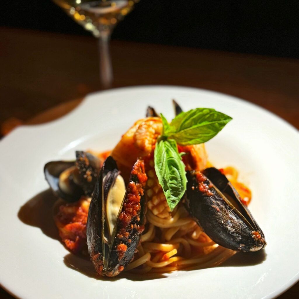 Try the Linguini Mare e Sole at Aylin’s Kitchen &amp; Pizzeria (151 W. Broadway) today through to October 27 in the Vancouver Pasta Challenge, here are the details buff.ly/3ZK0OP7 #pastachallengeyvr