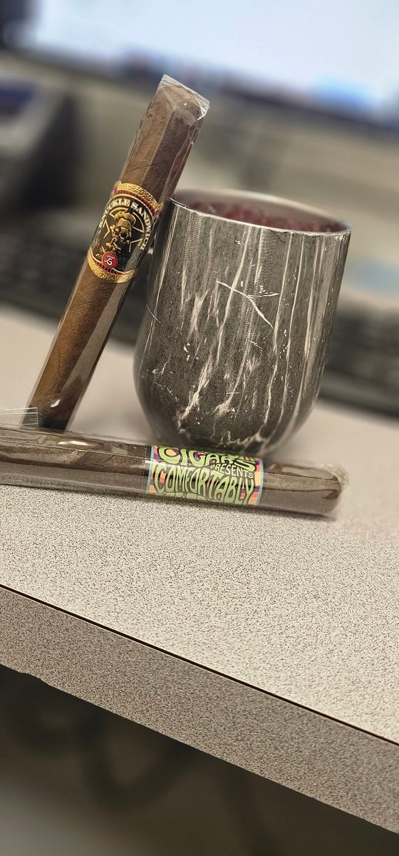 NocturnalCreatu's tweet photo. Tonight I have the "Knuckle Sandwich" and the "Comfortably Numb". Both made by Espinosa. actually have to be an adult tonight, riding the #booboobus   🚑💨 #911 #savingbabiesandhangingwithladies #botl #cigarlife #savinglives https://t.co/Ck7esOjDWc