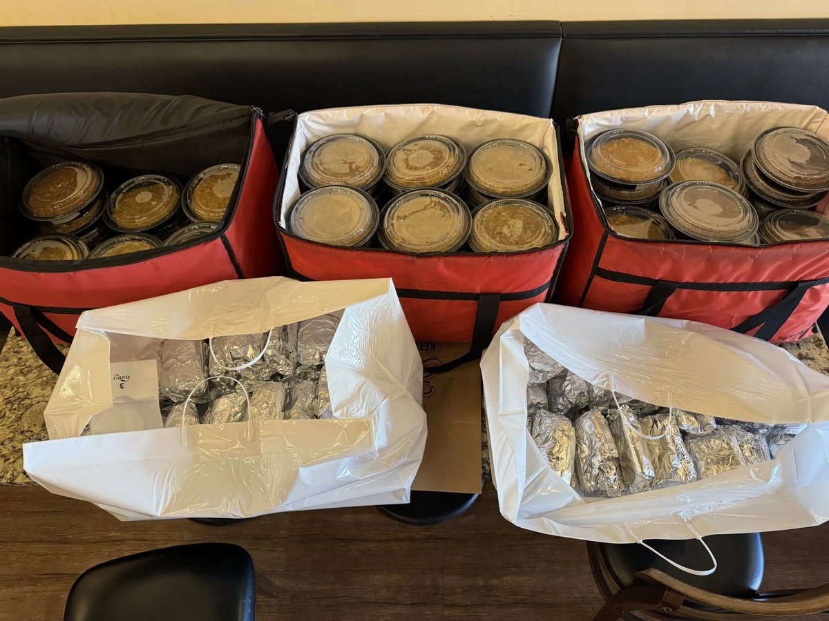 YATSGRANDVIEW's tweet image. 96 individual orders went out today! Let us feed your office #catering #officelunch #cbuseats