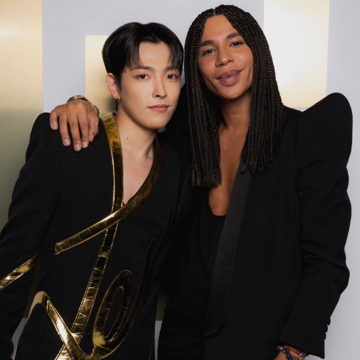 9thATEEZ's tweet photo. @TheePopCore @ATEEZofficial Paris Fashion Week and #Ateez best leader , #BALMAIN Prince Hongjoong. #pfw #BalmainSS25
Olivier n #Hongjoong look amazing! https://t.co/zhBckEgFmx