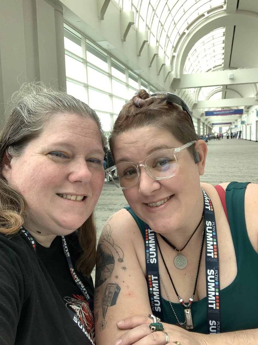 tinker_tree's tweet image. Found Conference Bestie! Our friendship started at a Summit and we just keep it going! #PLTWsummit