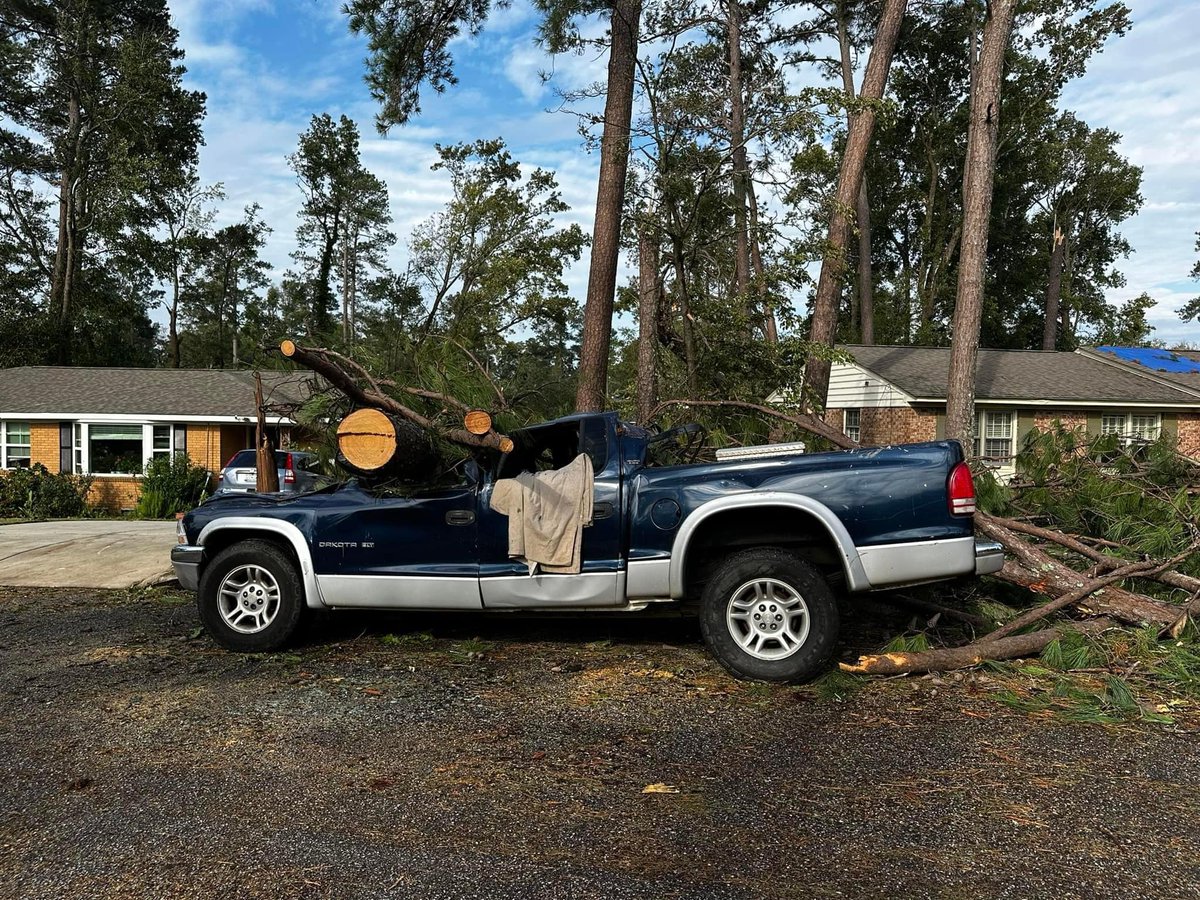 GAFollowers's tweet photo. The news isn't talking about how hard Augusta, Georgia got hit by Hurricane Helene.

- The death toll is at 25. 
- Many are on DAY 6 with no power and no running water.
- Power is estimated to be restored in 5 weeks. 
- Stores and gas stations are closed due to power.
- Schools are closed. 
- Curfew in place (10p-7a)

PRAY FOR AUGUSTA
