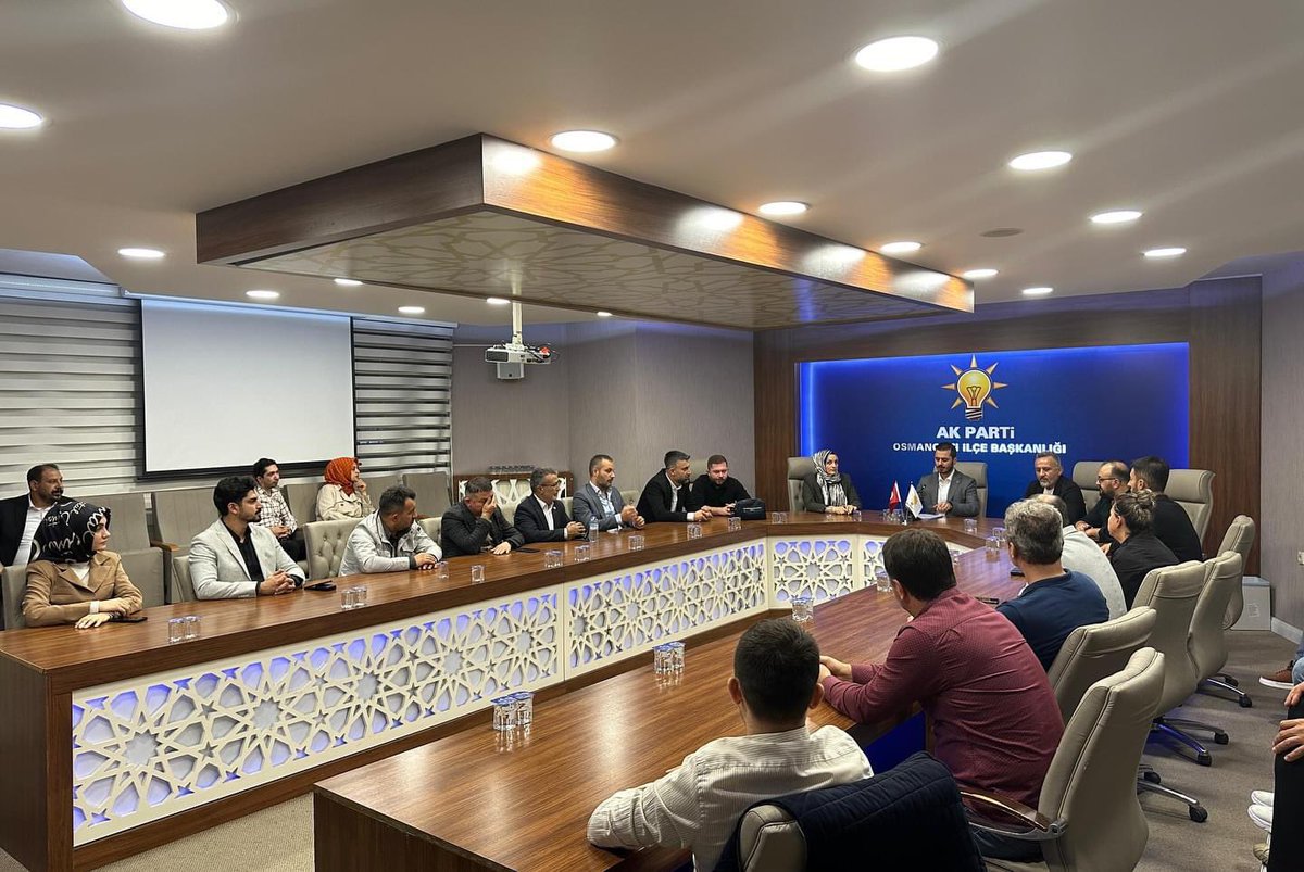 akpartiosmangaz's tweet photo. 📍Osmangazi İlçe Başkanlığı 

Haftalık olağan yönetim kurulu toplantımızı İlçe Başkanımız Adnan Kurtuluş Başkanlığında, Yıldırım İlçe Başkanımız İrfan Akkaya’nın katılımıyla gerçekleştirdik. 

Toplantımızın hayırlar getirmesini temenni ederiz. https://t.co/UDXMyK8Ue0
