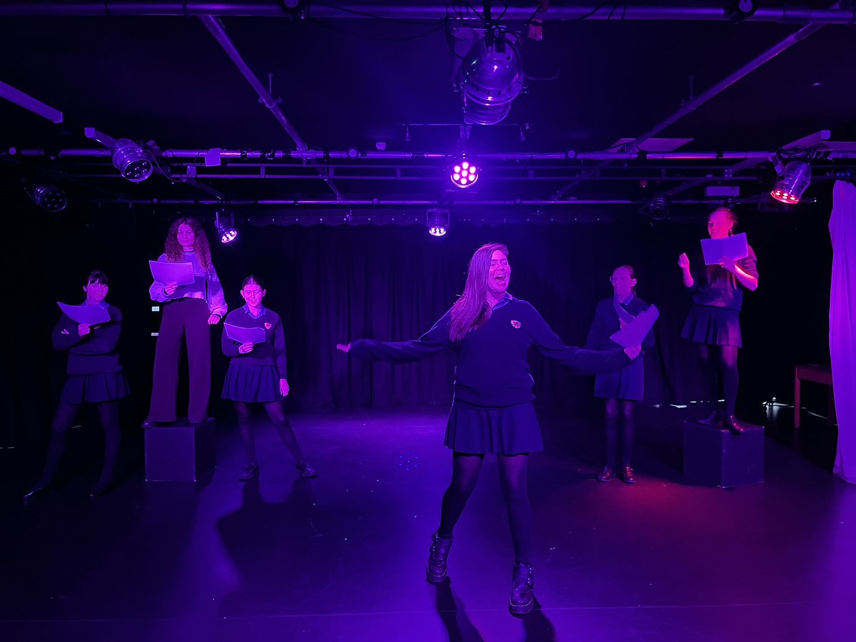 Rehearsals going well for SIX <a href="/WestKirbyGS/">West Kirby Grammar School</a> 🎭🎤 Well done to the Queens and Ensemble for your great work so far! #SIX <a href="/WKGS_Theatre/">WKGS Drama Department</a>
