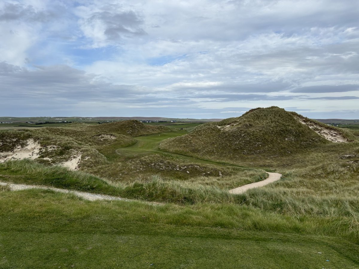williamjohnward's tweet photo. Small world, met Graham playing in ⁦@TheGolfOntario⁩ event, our trips collided and played ⁦@CarneGolfLinks⁩.  Tough as nails golf course, 12 degrees and a 40km wind… https://t.co/4psTh3MaNd