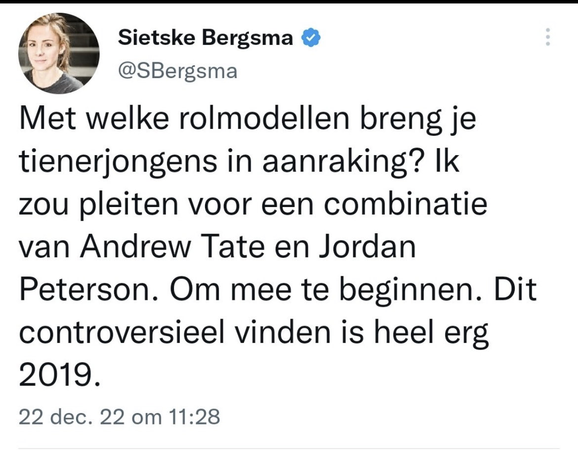 chrisklomp's tweet image. Ja, een verdachte van seksueel misbruik van minderjarigen, fraude en vrouwenhandel een rolmodel noemen was echt alleen in 2019 controversieel. Domme muts.