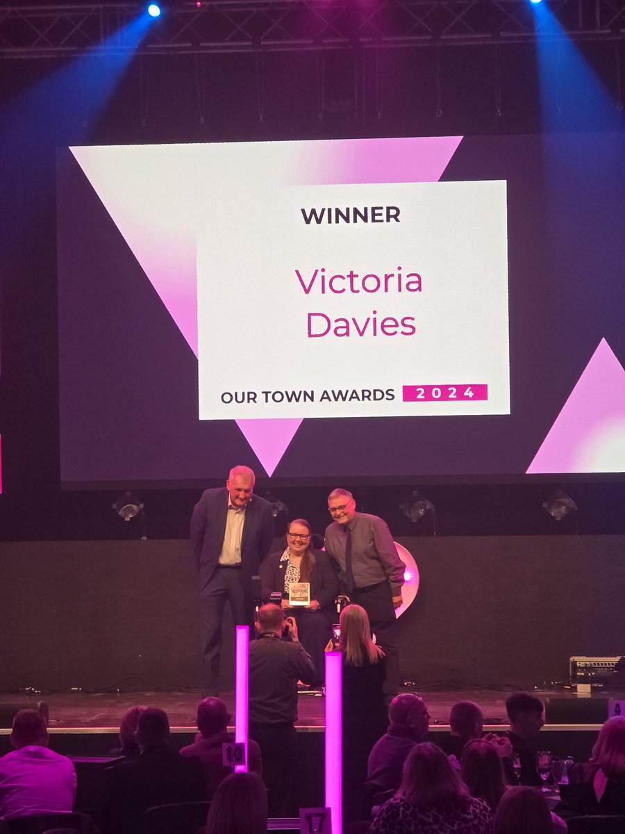 WiganCouncil's tweet photo. @alexwauthor @happysmilescic @WorsleyMesnes @WiganLittleThtr @jjhbuild Our final award winner this evening is  Victoria Davies who has won 'Volunteer of the Year'. 

Victoria volunteers with @happysmilescic every day!🏆 https://t.co/9LSIREpUjt