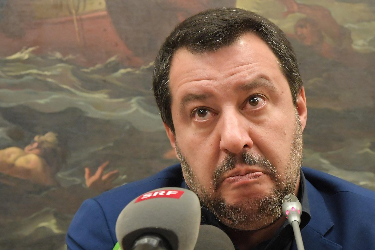 Marabolzano1's tweet image. Se, pur sbagliando, sbatti forte la porta e crolla la casa, il quartiere e tutta la città, è colpa tua o è colpa di chi ha costruito male la casa?

#SalviniPagliaccio
#salvinidimettiti
#RomaTermini
#trenitalia
#Treni