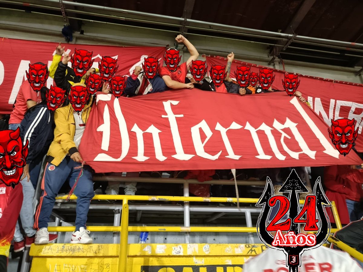 IBogo77a's tweet photo. El 🏟️Campin es Nuestra Casa🇦🇹👹

@Equidadfutbol 0 -0 @AmericadeCali 

#24años #31deoctubre @DR_Colombia https://t.co/QEU3PgwZeY