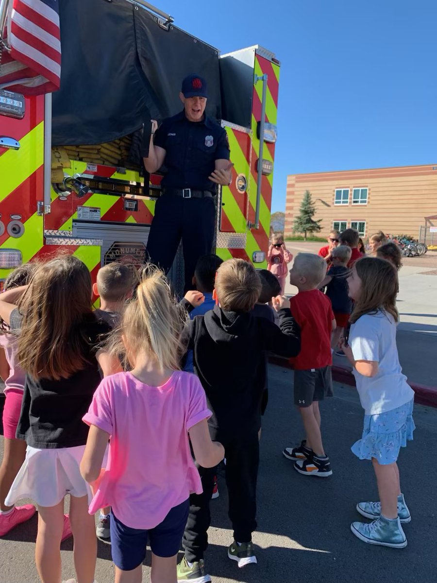 MonumentFire tweet media