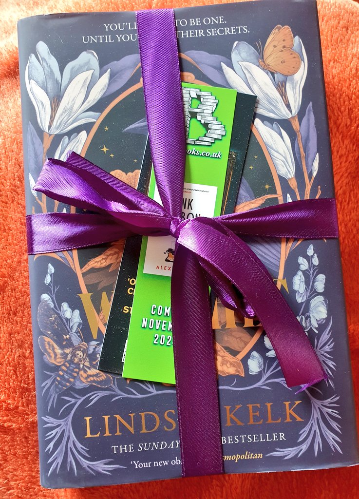 NatBatBooks's tweet photo. They say you can't buy happiness, but I disagree. Look at this beauty from @bertsbooks ๐งโโ๏ธโค๐ @LindseyKelk #booktwitter #witchyreading https://t.co/2EVgow1n8s