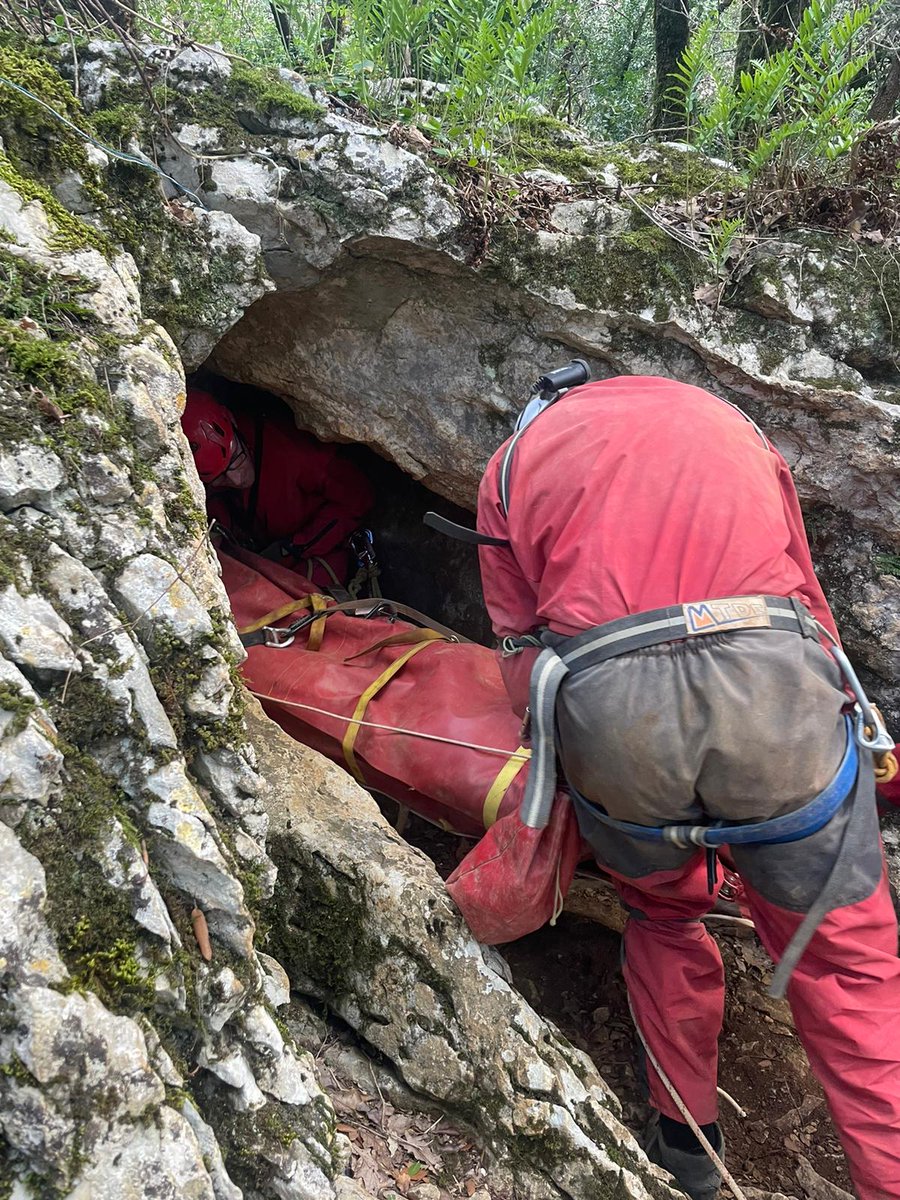 École d'Application de Sécurité Civile 
Formation intervention en Site Souterrain, Gard
#valabre #pompiers #DGSCGC #secours #ecasc #pompiersdefrance #sécuritécivile #FormationInternationale