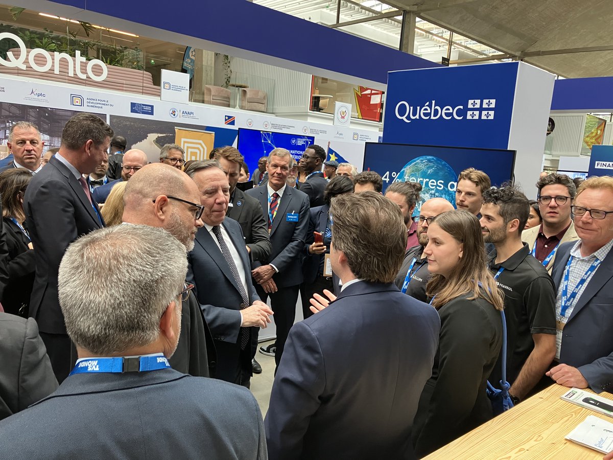 LOJIQ's tweet photo. #OFQJ | @francoislegault et @EmmanuelMacron affichent leur soutien à la Francophonie économique en visitant le kiosque de l'OFQJ France à 𝙁𝙧𝙖𝙣𝙘𝙤𝙏𝙚𝙘𝙝 – 𝙇𝙚 𝙨𝙖𝙡𝙤𝙣 𝙙𝙚𝙨 𝙞𝙣𝙣𝙤𝙫𝙖𝙩𝙞𝙤𝙣𝙨 𝙚𝙣 𝙛𝙧𝙖𝙣𝙘̧𝙖𝙞𝙨, en marge du Sommet #Francophonie24.
Plus tôt, ce jeudi, le premier ministre François Legault s’était arrêté au kiosque du Québec de #FrancoTech pour saluer les entrepreneurs du ⚜️.
Nous saluons nos collaborateurs de l'@ofqj_france 🇫🇷 qui animent un kiosque à FrancoTech pour votre excellent travail!