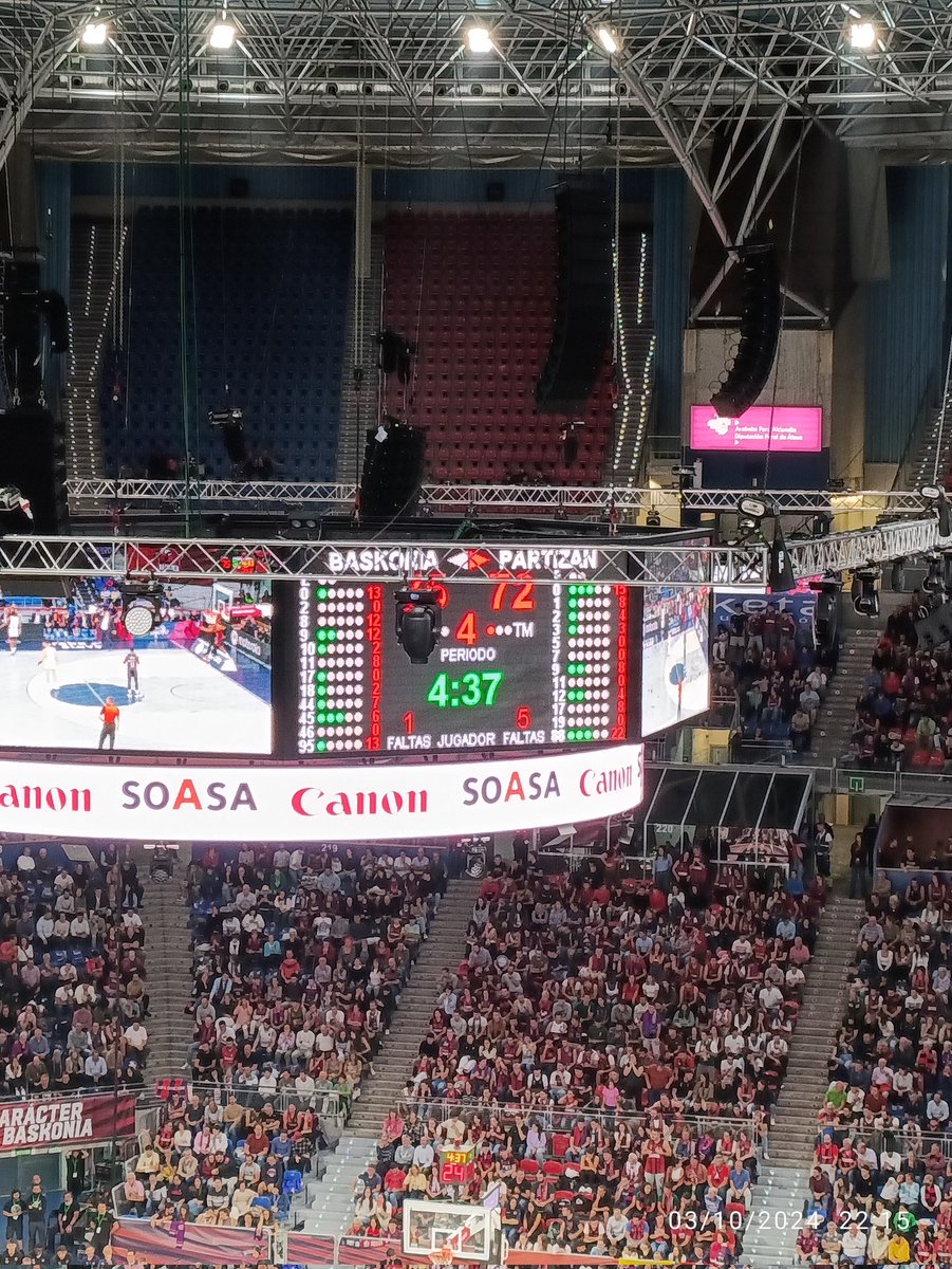 Rahulk_ver's tweet photo. Kaixo @Baskonia . Volvemos al problema del año pasado. Podéis subir el soporte de los focos?? No se ve el resultado desde el cuarto anillo https://t.co/BHuKpL9Ob0
