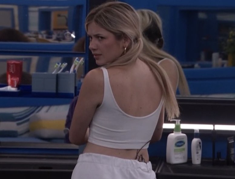 BB_Reax's tweet photo. wtf reaction pics continued #bb26 #bb24 #bb20 #cbb2 https://t.co/OKFJwzJImh