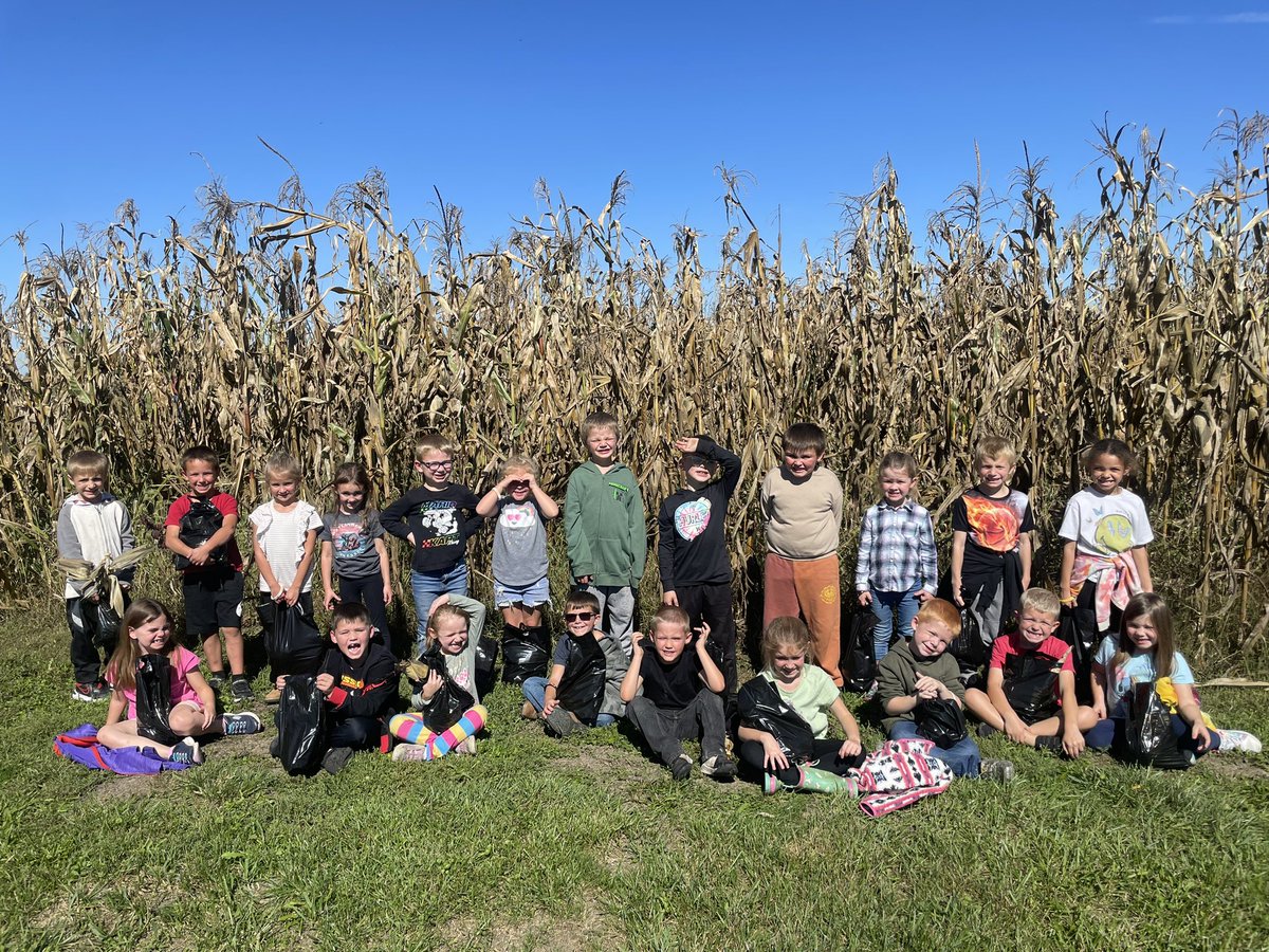 MrsSwallowsRoom's tweet photo. What a great time today at the Purdue Davis Ag Farm🧡. We learned about conservation, bees, farm equipment, drones, flowers, and even what all comes from a farm! #firstgrade #mcscbears https://t.co/SR41jYgGIV