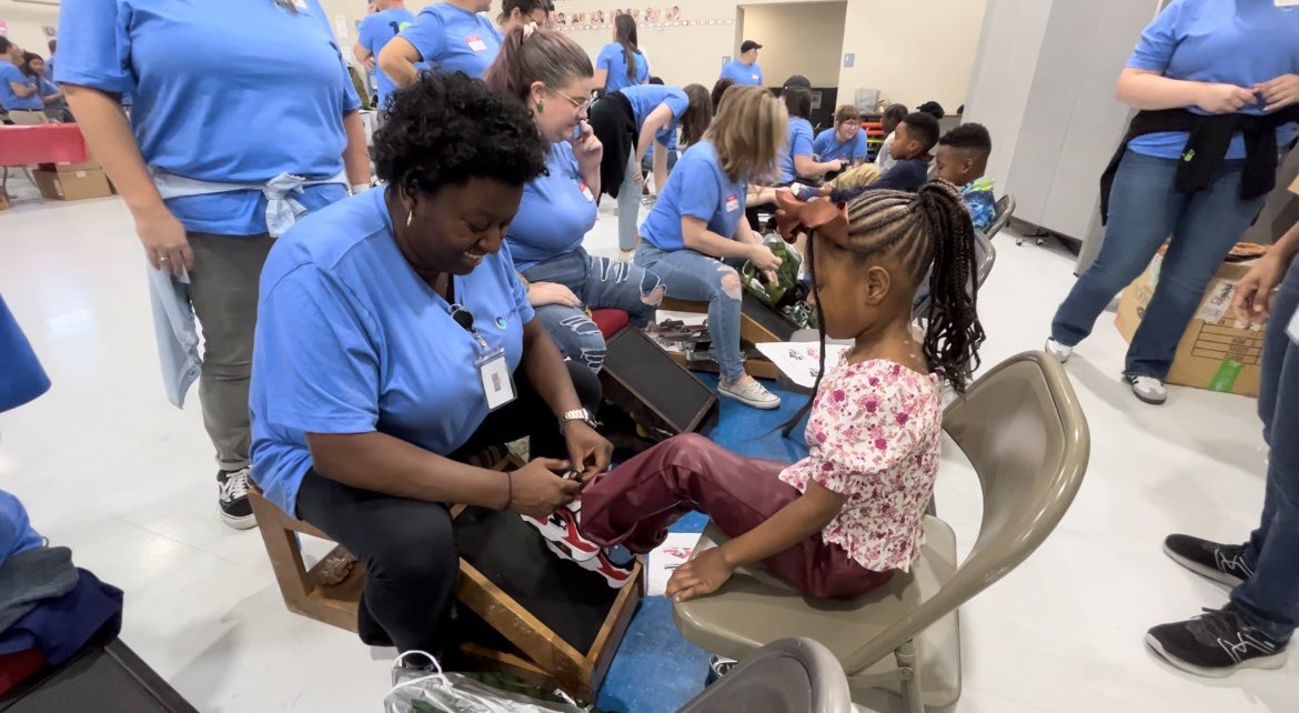 mcneelybrockman's tweet photo. MBPR clients @genescoinc and @soles4souls partnered together to fit and provide shoes to more than 200 students this morning 👟 Students were surprised with brand-new socks, sneakers and a snack before they hit the red carpet for photos. We are so proud! https://t.co/IXCLpLRexs