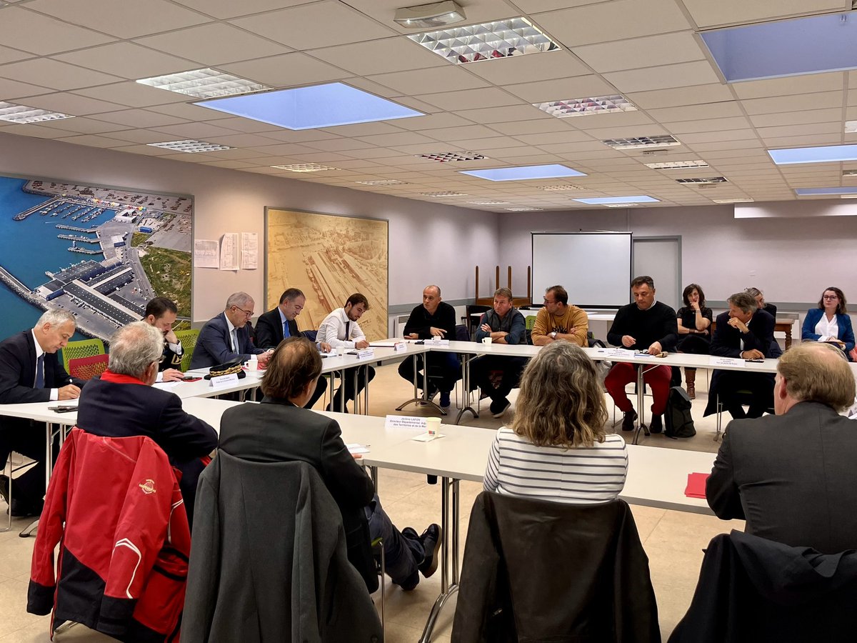 À La Rochelle, j'ai tenu à rencontrer les acteurs de la pêche locale. Le Premier ministre l'a rappelé, ils sont essentiels pour notre économie et notre souveraineté alimentaire et je serai à leurs côtés pour poursuivre les efforts déjà engagés en matière de transition écologique.