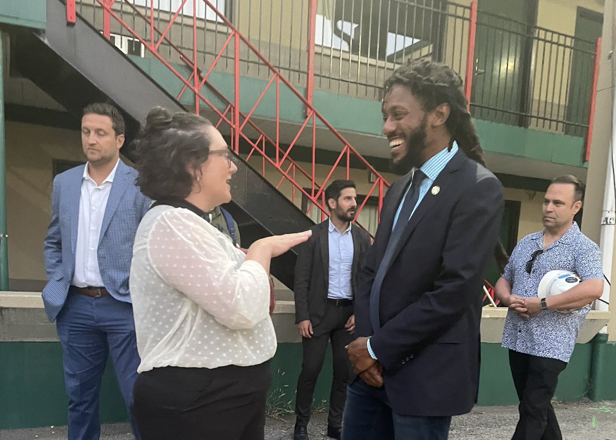 SenMikeSimmons's tweet photo. On Monday, I joined Mayor Johnson, Alderman Vasquez, and community partners in a groundbreaking ceremony for The Haven, a brand-new transitional housing and care residence being built at 5230 N. Lincoln Ave in Lincoln Square. This will be a home for… (1/2) https://t.co/T9JLu6RHP6