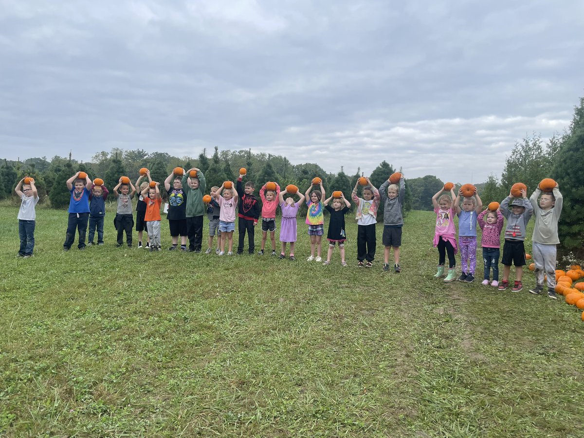 MrsSwallowsRoom's tweet photo. Tuesday, we got to travel to Whitetail Tree Farm! We learned all about pumpkins, got to taste an apple slushie and donut, and even played pumpkin roll!! #fallisthebest #mcscbears https://t.co/7gF1C1wR8w