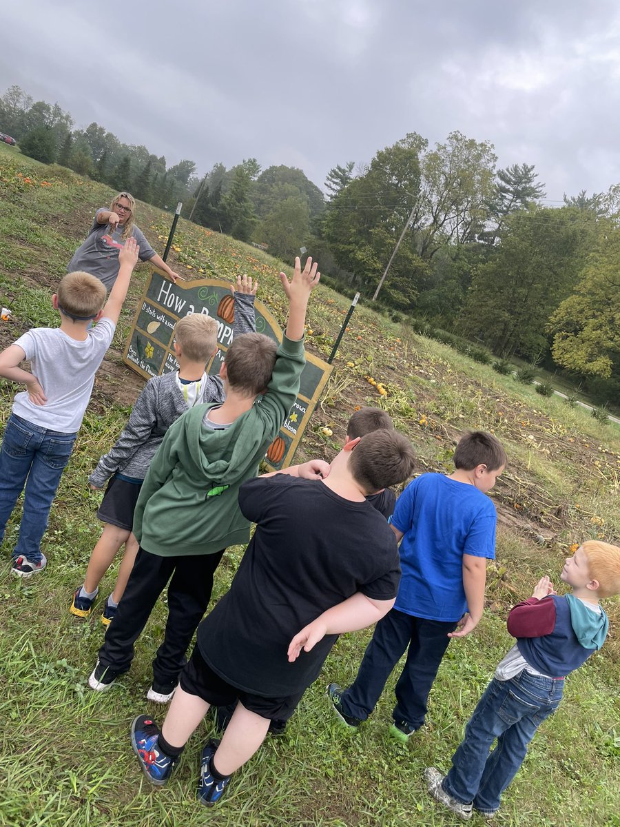 MrsSwallowsRoom's tweet photo. Tuesday, we got to travel to Whitetail Tree Farm! We learned all about pumpkins, got to taste an apple slushie and donut, and even played pumpkin roll!! #fallisthebest #mcscbears https://t.co/7gF1C1wR8w