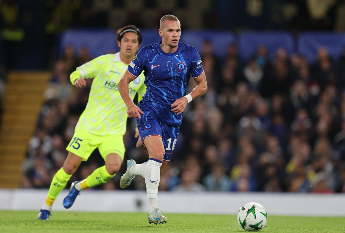 falsewinger's tweet image. Mykhailo Mudryk has been brilliant today. Even without the assist, he has been doing almost everything right. 

Need more of this from him to seal a place at Chelsea.