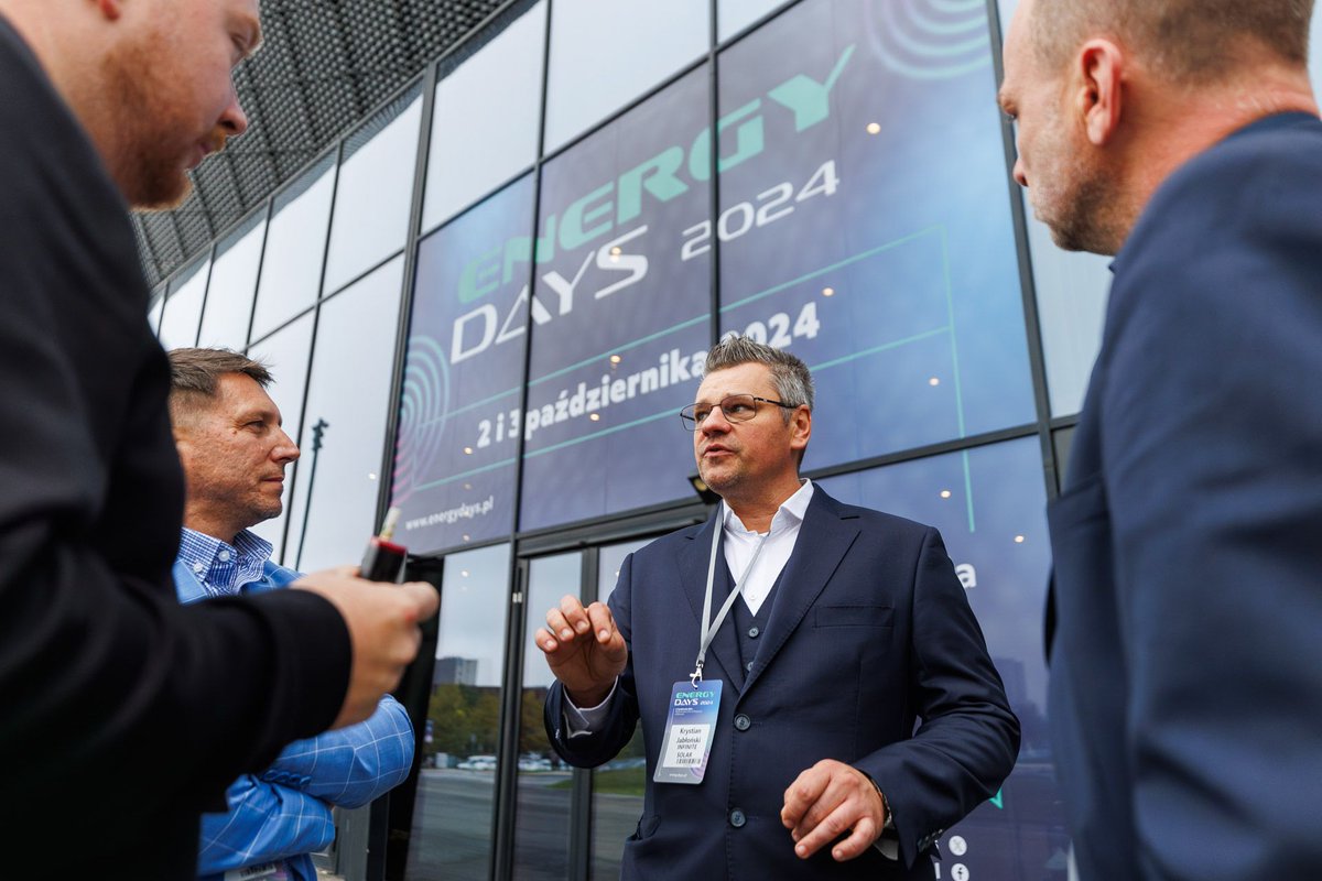 Energy_Days's tweet photo. 📢Pierwsza edycja Energy Days przeszła do historii!

💪W wydarzeniu udział wzìęło łącznie 𝟐𝟓𝟎𝟎 osób - w Katowicach gościliśmy 𝟏𝟓𝟎𝟎 uczestników, a kolejnych 𝟏𝟎𝟎𝟎 osób śledziło nasze dyskusje online. Bardzo Państwu dziękujemy! https://t.co/H7ptYRo87V