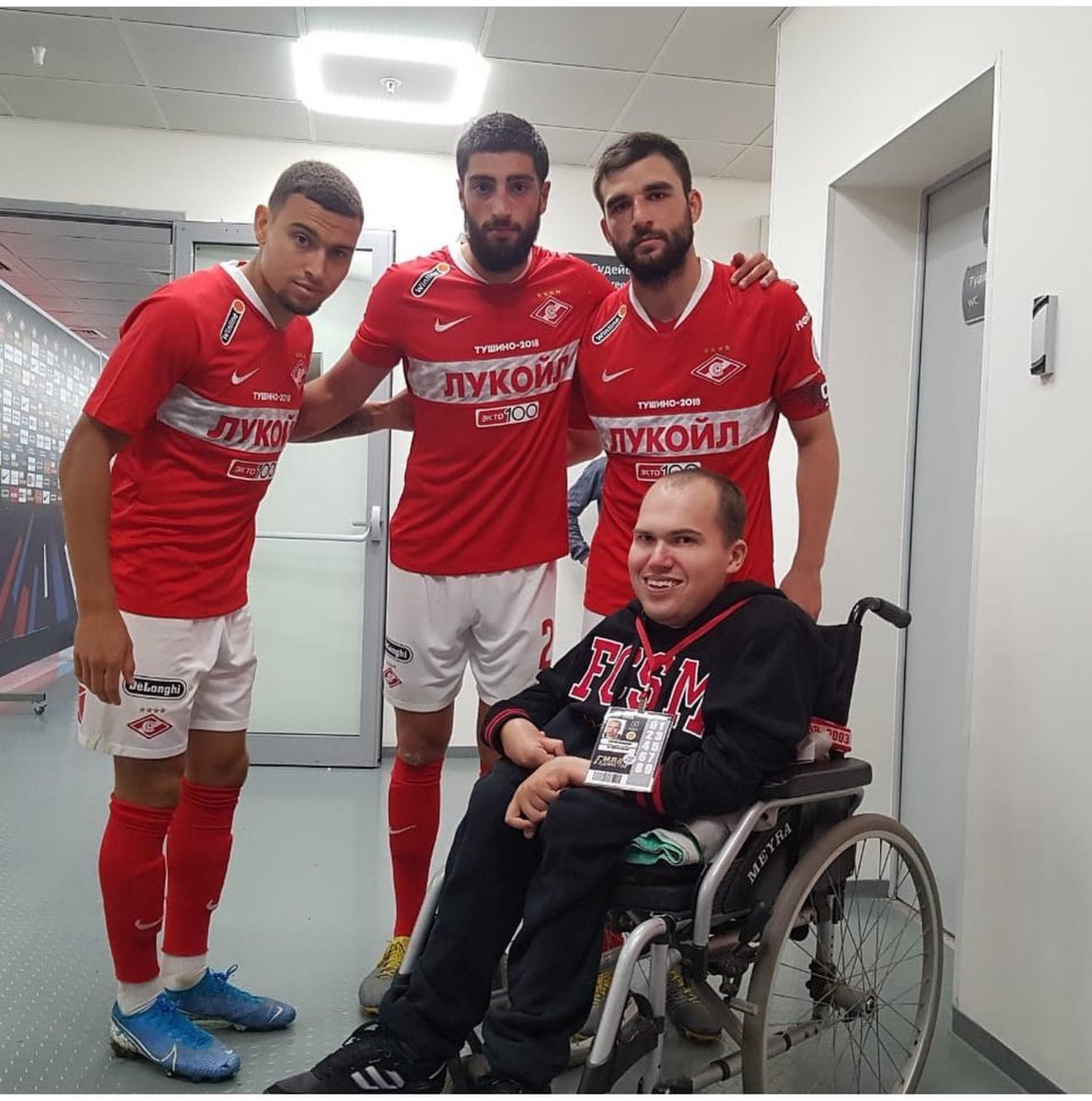 Умер Александр Хрычара. Красно -белый болельщик 🔴⚪️ Уверен, что любовь к Спартаку продлила его жизнь. Спи спокойно, Саша🕯️🕯️🕯️