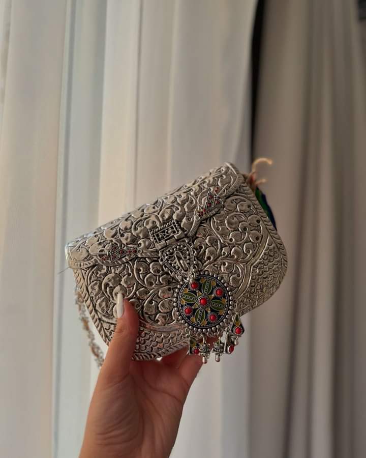 Pinterestdz_'s tweet photo. Kabyle style hand bags 🫶🏻

📸: bridia__ https://t.co/ys73wa2JGn
