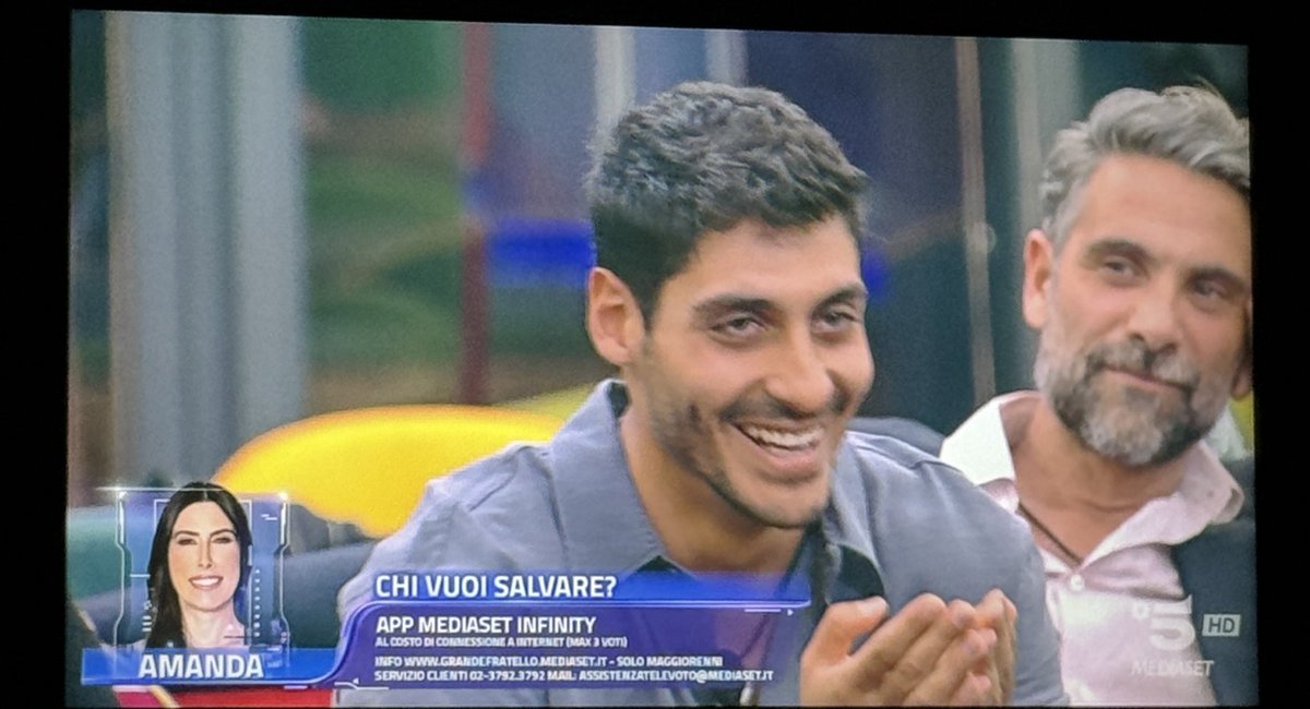longobar4's tweet photo. … feliciotto dopo la dichiarazione ☺️ #shavier #grandefratello https://t.co/f57Kc7Qbve
