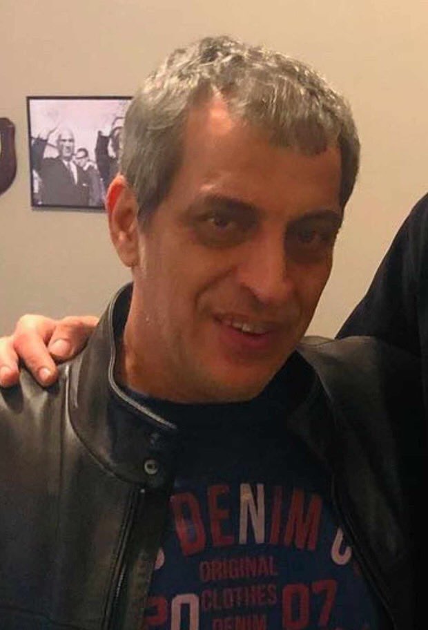 bernabeo2022's tweet photo. Ο ΔΑΠίτης Καρράς που φέρεται να εμπλέκεται σε υπόθεση ξεπλύματος μαύρου χρήματος της Μαφίας από trafficking, έχει πολύ ενδιαφέρουσες φωτογραφίες στο γραφείο του… Μεγάλος δημοκράτης και του λόγου του #antireport https://t.co/Kn8YH8d80J